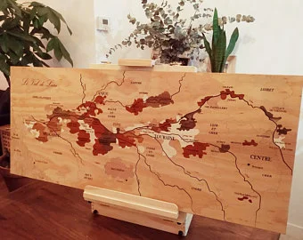 Carte Val de Loire en bois naturel XL 88×38 - Vins Rouges Harmonieux pour Chaque Occasion Mes bonnes adresses de restaurants dans le 17ème à Paris