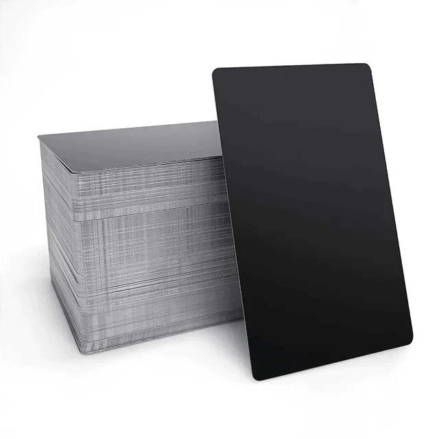 Carte de visite en métal noir (300 pièces) - E-shop mondial – Produits durables, modernes et accessibles partout - Business card design