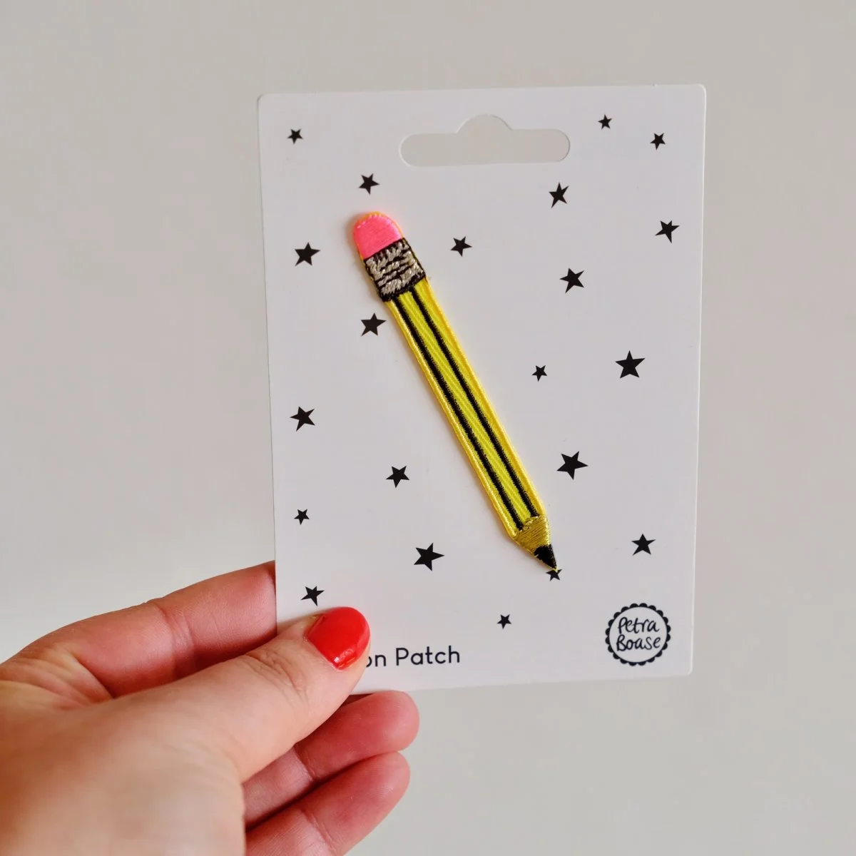 Patch Crayon Gris - Organisation de la maison avec des solutions de rangement Kit d'organisation de panneaux perforés – Solution de rangement polyvalente  pour salle d'artisanat, garage, cuisine et bureau – Design blanc élégant  avec accessoires pour l'organisation de la maison :