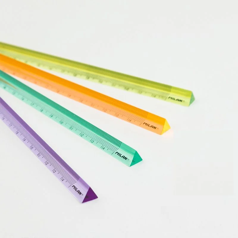 Règles triangulaires New Look - Organisation de la maison avec des solutions de rangement C'est l'ordre infaillible pour organiser sa maison sans effort : le  rangement est vraiment optimisé