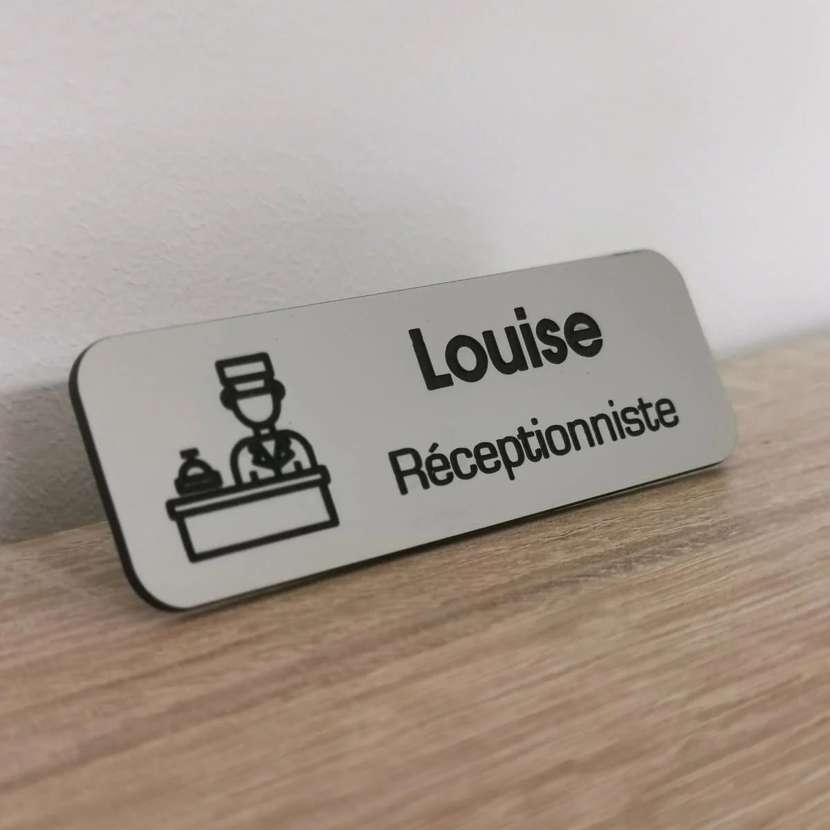 Badge Réceptionniste personnalisé – 75 x 25mm - Vins Rouges Harmonieux pour Chaque Occasion Cuve a vin inox d'occasion - Matériel agricole - leboncoin