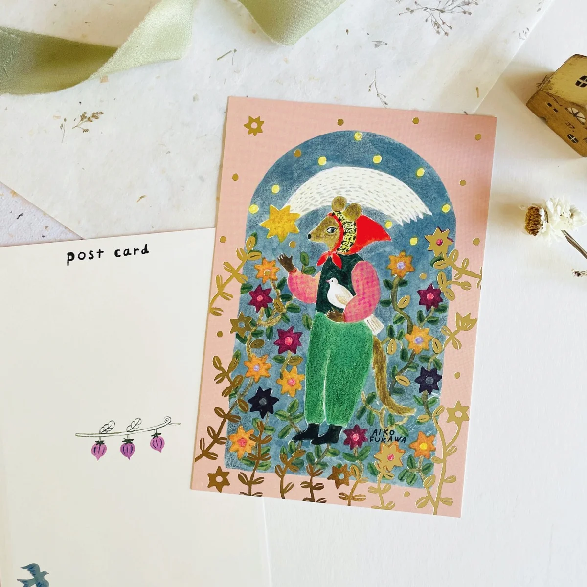Carte Postale Amulette – Aiko Fukawa - Organisation de la maison avec des solutions de rangement - {'count': 2, 'name': 'pratique'}