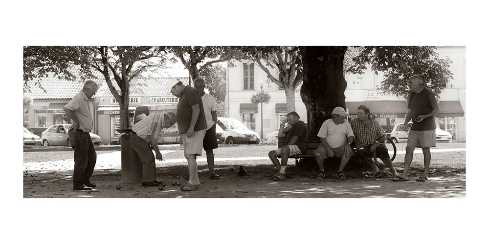 Carte postale – Le moment de pétanque Provençal - Vins Rouges Harmonieux pour Chaque Occasion