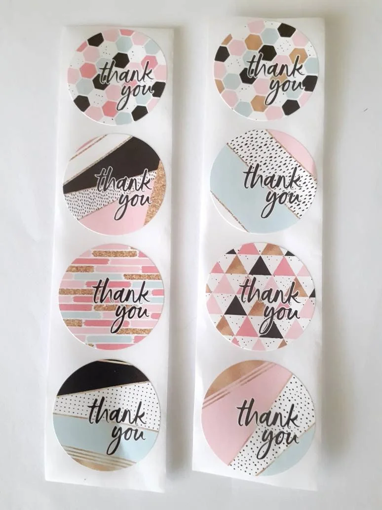 25 Etiquettes autocollantes, adhésives 25 mm message en anglais, emballage cadeau, emballage commande, Thank you, étiquette remerciement - Vins Rouges Harmonieux pour Chaque Occasion - {'count': 1, 'name': 'feuilles'}