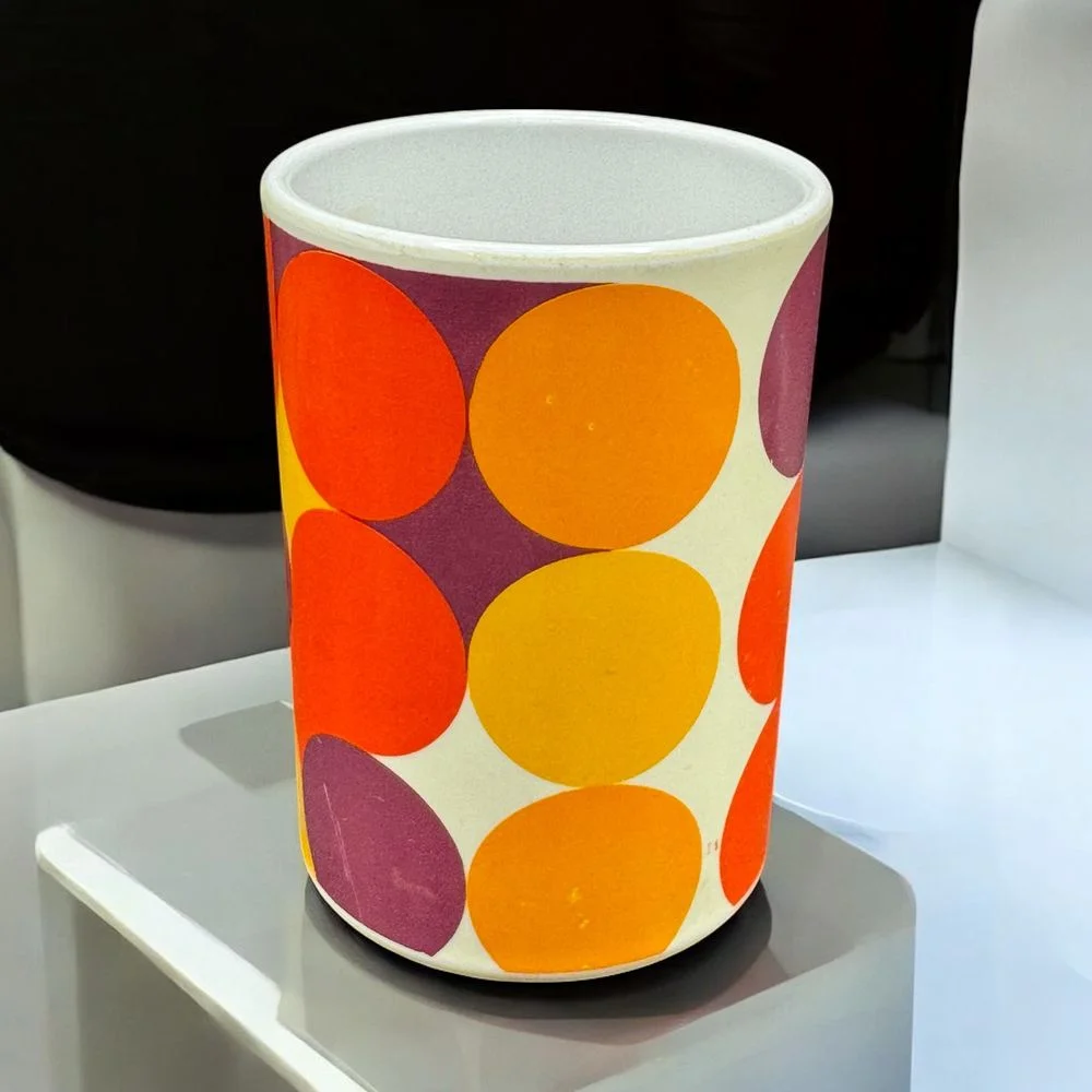 Rare Pot à crayon vintage – Design de la graphiste Anna Monika Jost – 1966 – Fabriqué pour Olivetti par M.A.I Gentilly – Collection – Décoration – Rouge – Blanc – Orange - Éclairage de qualité avec frais de port offerts - {'count': 1,