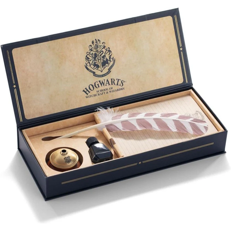 Set plume d'écriture Poudlard avec papier à en tête - E-shop mondial – Produits durables, modernes et accessibles partout Set d'écriture Harry Potter - Les Soeurs Weasley