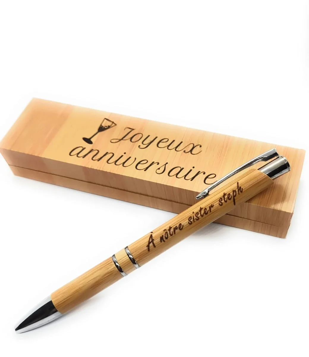 Stylo en bambou personnalisé + Coffret bois Personnalisé/Offrez un Cadeau Utile et Unique/Anniversaire/Gravure prénom - Édition Limitée – L’Art de la Table Française en Promotion ! Coffret bambou 4 accessoires