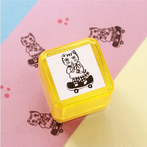 Tampon Pré-encré Chat Skateur – Yumi Kitagishi Plateau - Organisation de la maison avec des solutions de rangement