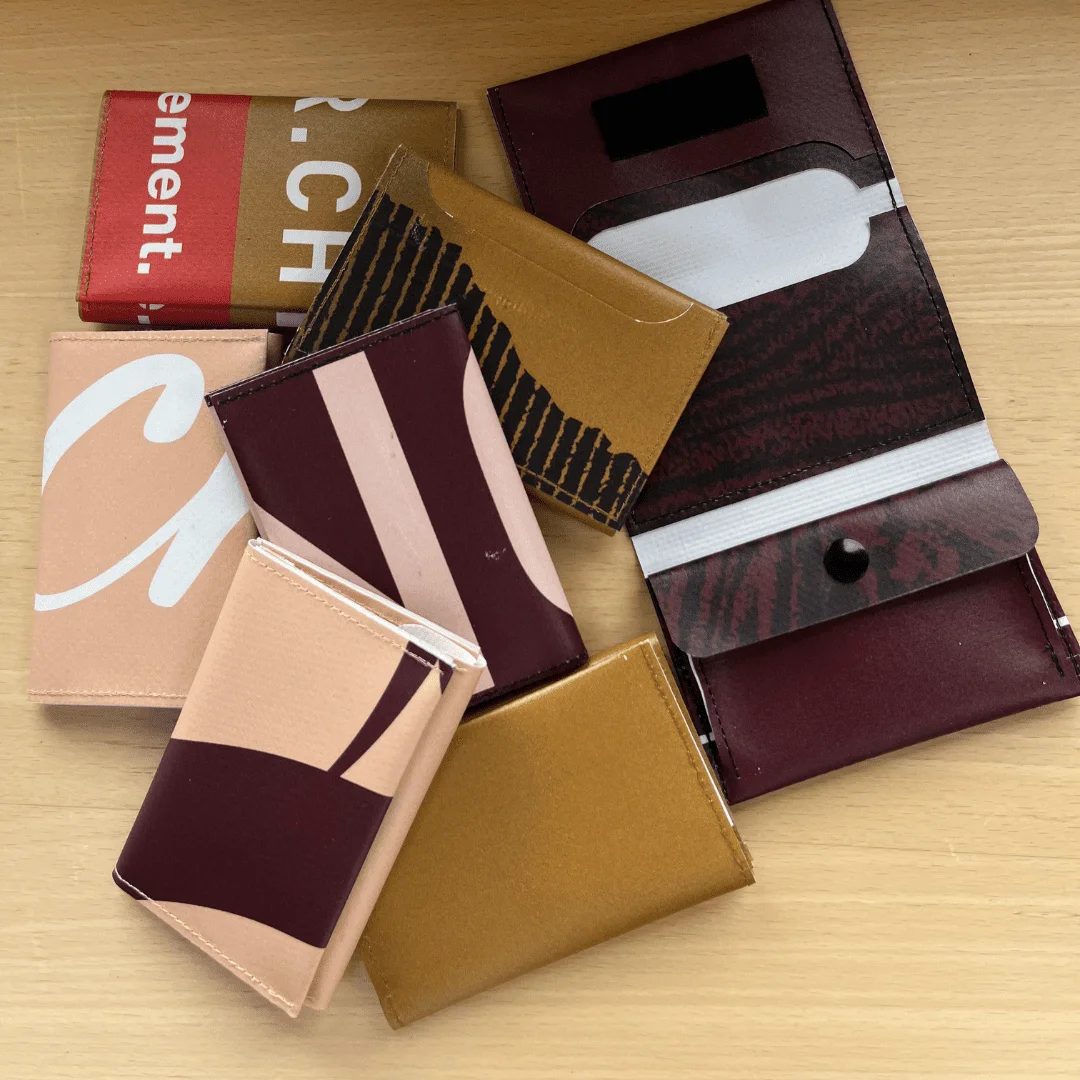 Porte-cartes en bâche recyclée - Vins Rouges Harmonieux pour Chaque Occasion Porte Carte-grise Personnalisé 'Naxo' | ObjetRama
