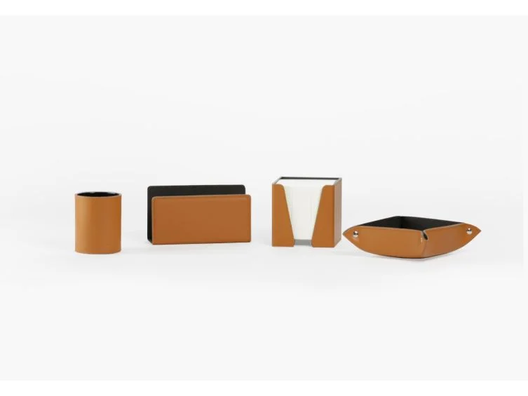 Coffret accessoires de bureau en Premium+ cuir gold – COF acc.1 - Vins Rouges Harmonieux pour Chaque Occasion