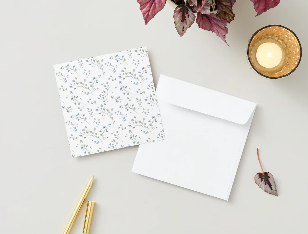 Carte de souhaits - Fleurs bleues - Veille sur toi - Boutique Maman & Bébé – Produits Essentiels au Quotidien Carte de souhaits avec Enveloppe - Bébé - Veille sur toi