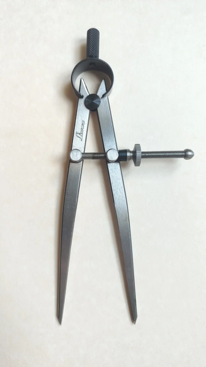 Compas à pointe japonais 15cm Shinwa - Accessoires Outdoor pour Plus de Liberté de Mouvement Compas lyre laiton / pointes inox - Formation Nautique Québec
